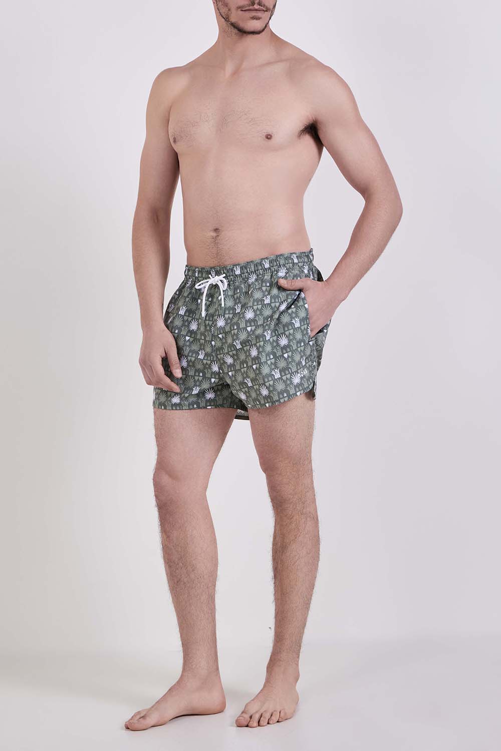 תמונת כל הלוק של מכנסי בגד ים